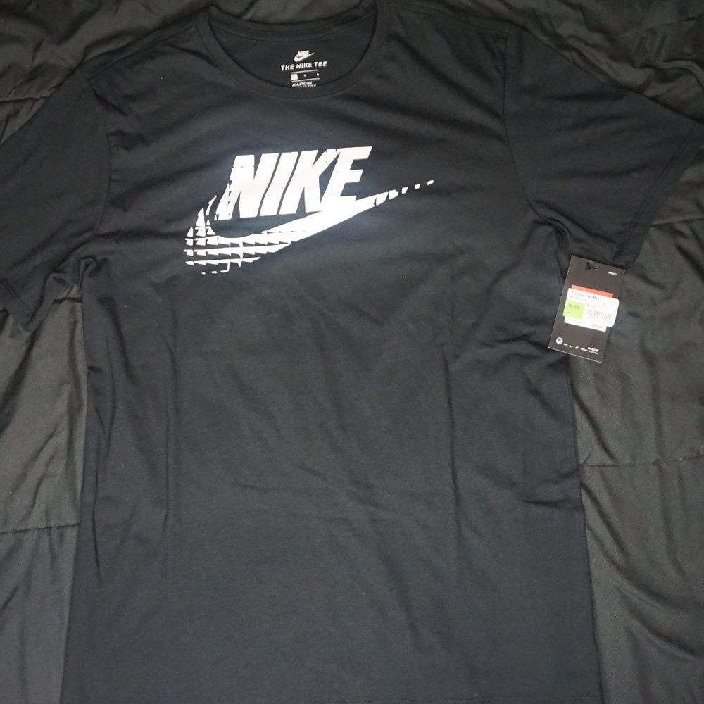 nike t-shirt